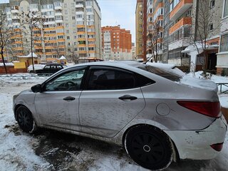 2014 Hyundai Solaris I Рестайлинг, серый, 800000 рублей, вид 3