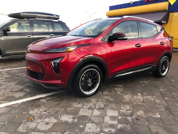 2021 Chevrolet Bolt EUV, красный, 2700000 рублей - вид 1