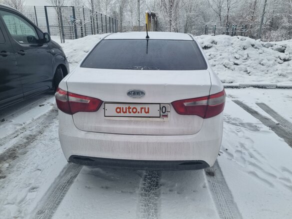 2013 Kia Rio III, белый, 600000 рублей - вид 9