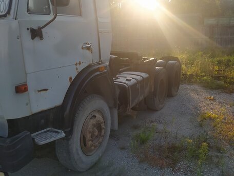 2006 КамАЗ 54115, серебристый, 850000 рублей, вид 2