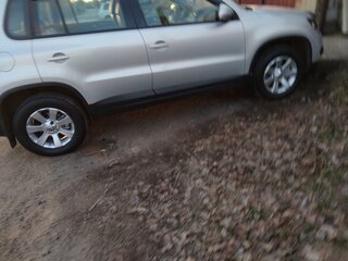 2013 Volkswagen Tiguan I Рестайлинг, серебристый, 1350000 рублей, вид 2