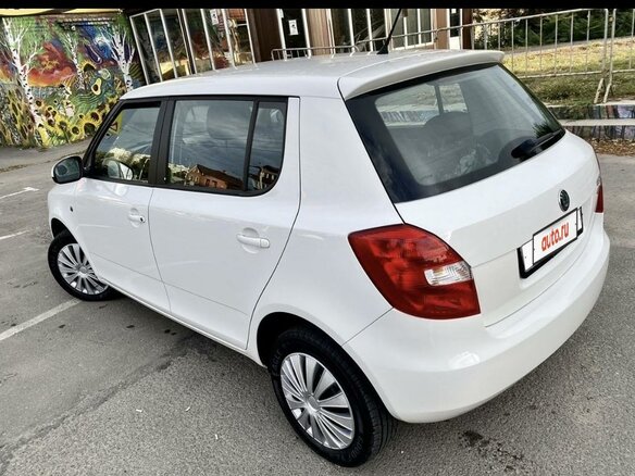 2013 Skoda Fabia II Рестайлинг, белый, 650000 рублей - вид 5