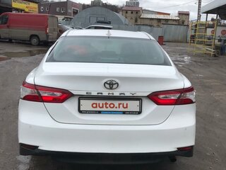 2019 Toyota Camry VIII (XV70), белый, 2150000 рублей, вид 3