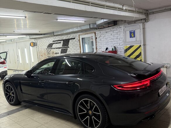 2019 Porsche Panamera 4 II, серый, 10400000 рублей - вид 4
