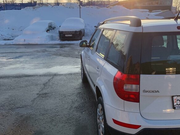 2016 Skoda Yeti I Рестайлинг, белый, 800000 рублей - вид 4