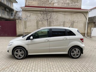 2010 Mercedes-Benz B-Класс 200 I (W245) Рестайлинг, белый, 1350000 рублей, вид 4