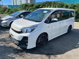 2019 Toyota Noah III (R80) Рестайлинг, белый, 2850000 рублей, вид 1