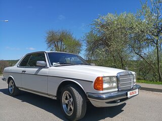 1982 Mercedes-Benz W123 230 4-speed, белый, 3499000 рублей, вид 3