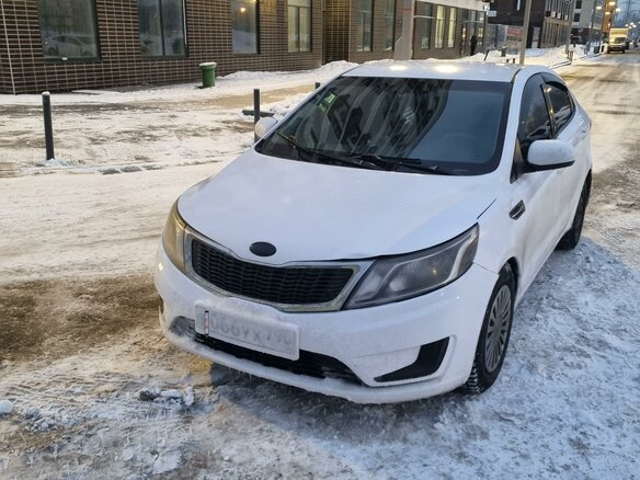 2013 Kia Rio III, белый, 600000 рублей - вид 6