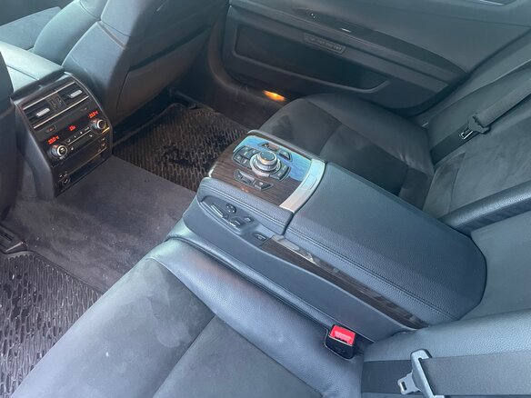 2011 BMW 7 серии Long 750Li xDrive V (F01/F02/F04), чёрный, 2000000 рублей - вид 11