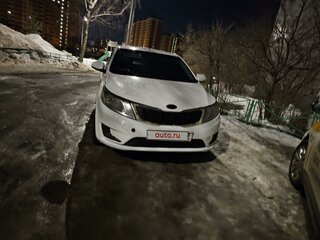 2013 Kia Rio III, белый, 600000 рублей, вид 4