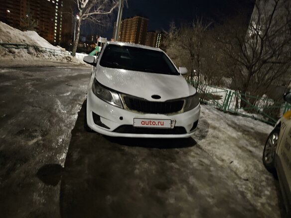 2013 Kia Rio III, белый, 600000 рублей - вид 3