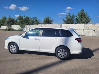 2017 Toyota Corolla Fielder XI (E160, E170, E180) Рестайлинг 1, белый, 1300000 рублей, вид 4