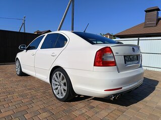 2011 Skoda Octavia II (A5) Рестайлинг, белый, 1150000 рублей, вид 4