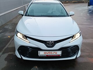 2019 Toyota Camry VIII (XV70), белый, 2490000 рублей, вид 1