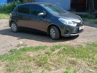 2018 Toyota Vitz III (XP130) Рестайлинг, серый, 980000 рублей, вид 5