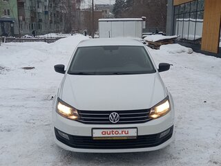 2017 Volkswagen Polo V Рестайлинг, белый, 950000 рублей, вид 2