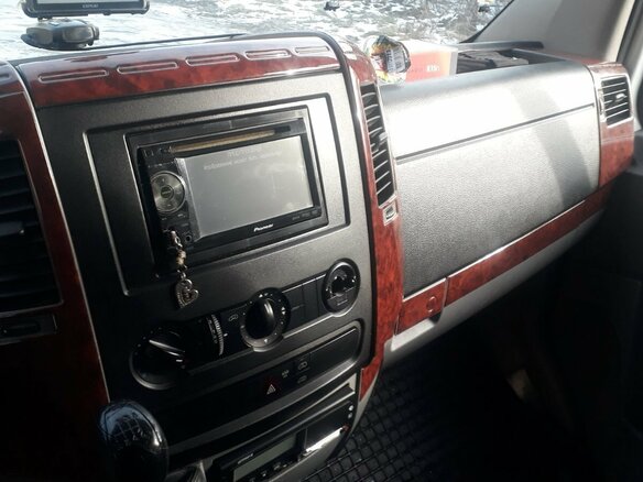 2011 Mercedes-Benz Sprinter, белый, 3000000 рублей - вид 2