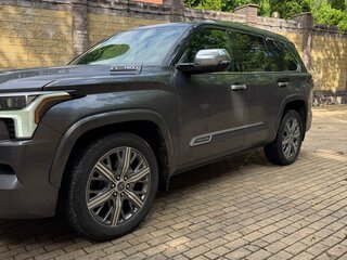 2023 Toyota Sequoia III, серый, 12500000 рублей, вид 4