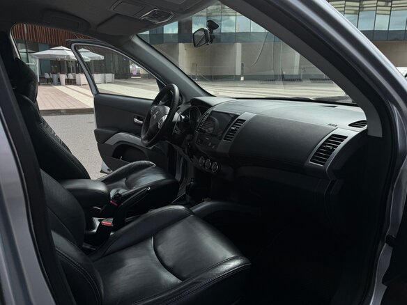 2010 Mitsubishi Outlander II Рестайлинг, серебристый, 1550000 рублей - вид 5