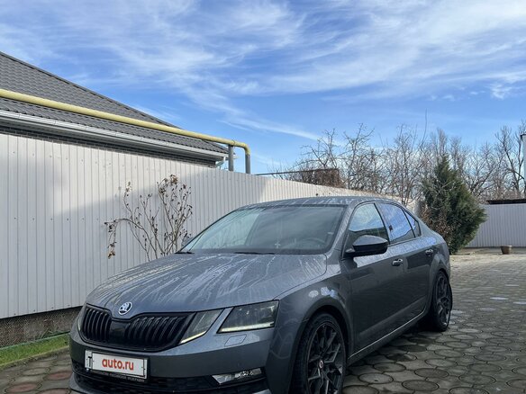 2017 Skoda Octavia III (A7) Рестайлинг, серый, 1900000 рублей - вид 4