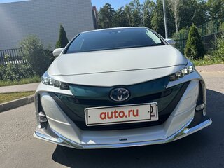 2017 Toyota Prius PHV ZVW52 IV (XW50), белый, 2200000 рублей, вид 2