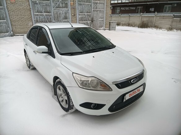 2008 Ford Focus II Рестайлинг, белый, 450000 рублей - вид 1