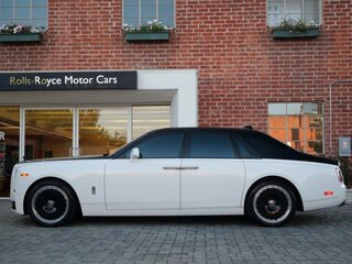 2022 Rolls-Royce Phantom VIII (Series I), белый, 54565587 рублей, вид 3