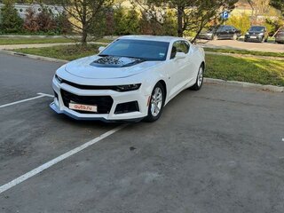 2020 Chevrolet Camaro VI Рестайлинг, белый, 2899999 рублей, вид 2