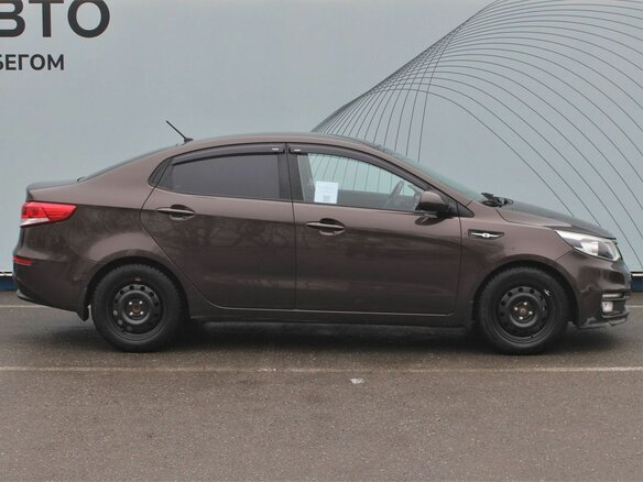 2016 Kia Rio III Рестайлинг, коричневый, 1300000 рублей - вид 3