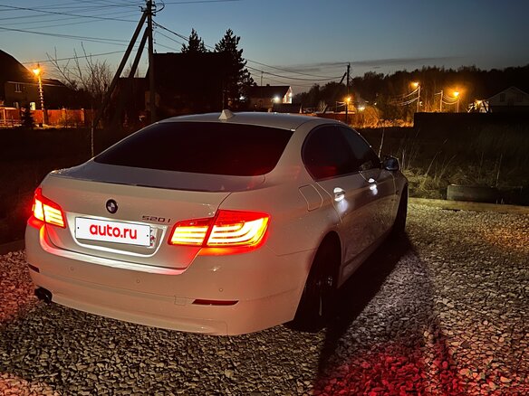 2013 BMW 5 серии 520i VI (F10/F11/F07), белый, 2000000 рублей - вид 6