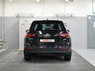 2017 Volkswagen Tiguan II, чёрный, 2040000 рублей, вид 5