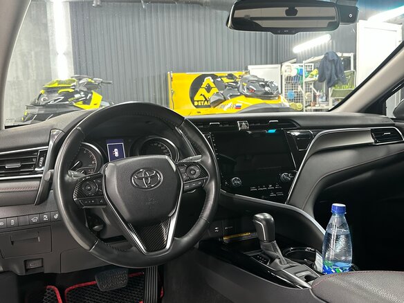 2020 Toyota Camry VIII (XV70), чёрный, 3300000 рублей - вид 5