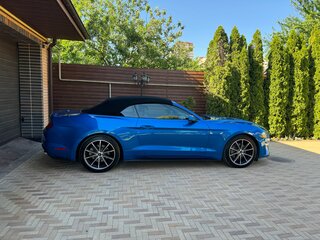 2019 Ford Mustang VI Рестайлинг, синий, 3490000 рублей, вид 4