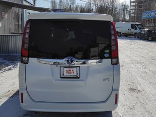 2014 Toyota Noah III (R80), белый, 1950000 рублей, вид 3