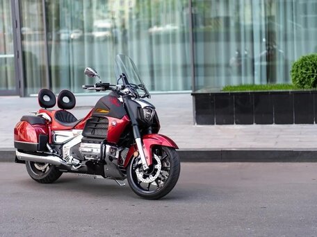 2016 Honda Valkyrie 1800, красный, 2250000 рублей, вид 3