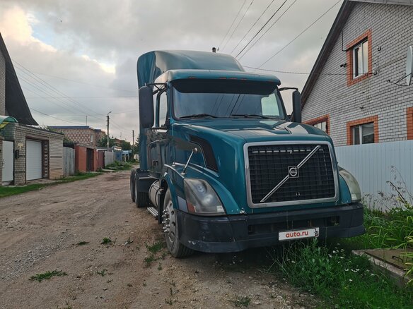 2003 Volvo VNL, зелёный, 2500000 рублей