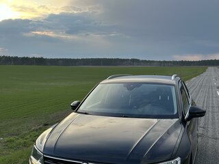 2017 Volkswagen Tiguan II, чёрный, 2047000 рублей, вид 2