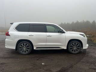 2020 Lexus LX 570 III Рестайлинг 2, белый, 13300000 рублей, вид 3