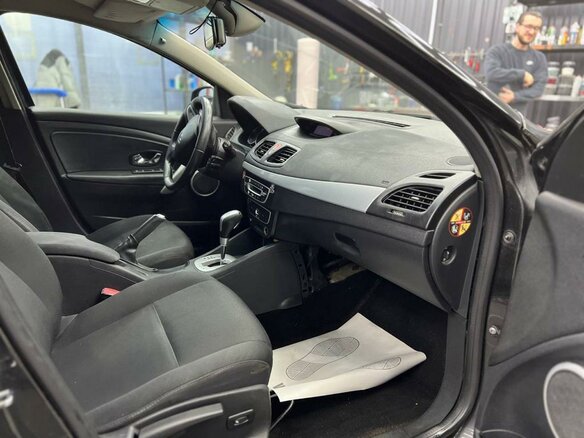 2010 Renault Megane III, чёрный, 680000 рублей - вид 5