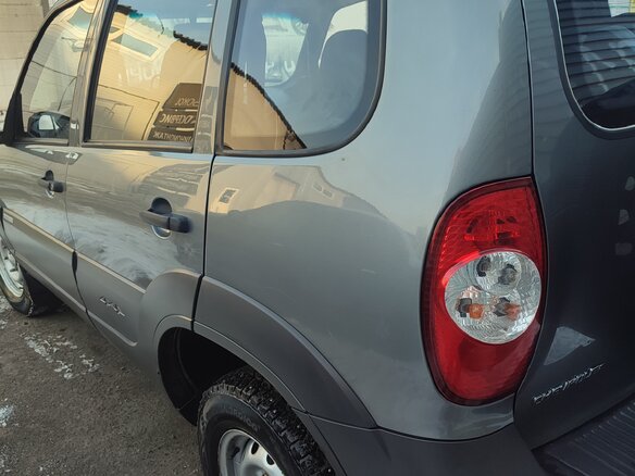 2013 Chevrolet Niva I Рестайлинг, серый, 550000 рублей - вид 4