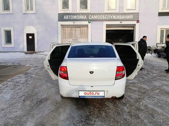 2012 Lada (ВАЗ) Granta I, белый, 350000 рублей - вид 3