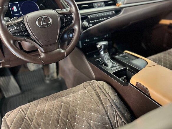 2020 Lexus ES 250 VII, серый, 4550000 рублей - вид 10