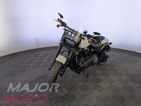 2019 Harley-Davidson Fat Bob, белый, 1749000 рублей, вид 4