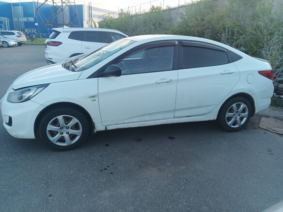 2011 Hyundai Solaris I, белый, 450000 рублей - вид 3