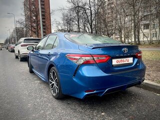 2018 Toyota Camry US Market VIII (XV70), синий, 1950000 рублей, вид 4