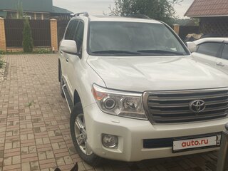 2013 Toyota Land Cruiser 200 Series Рестайлинг 1, белый, 3200000 рублей, вид 2