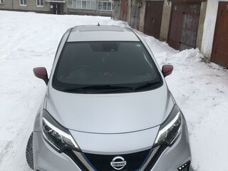 2018 Nissan Note Nismo e-Power II Рестайлинг, серебристый, 1100000 рублей, вид 1