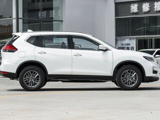 2025 Nissan X-Trail III Рестайлинг 2, белый, 2490000 рублей, вид 4