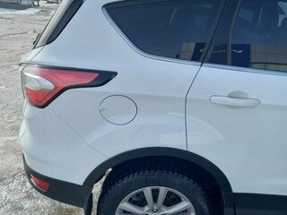 2017 Ford Kuga II Рестайлинг, белый, 2100000 рублей, вид 5